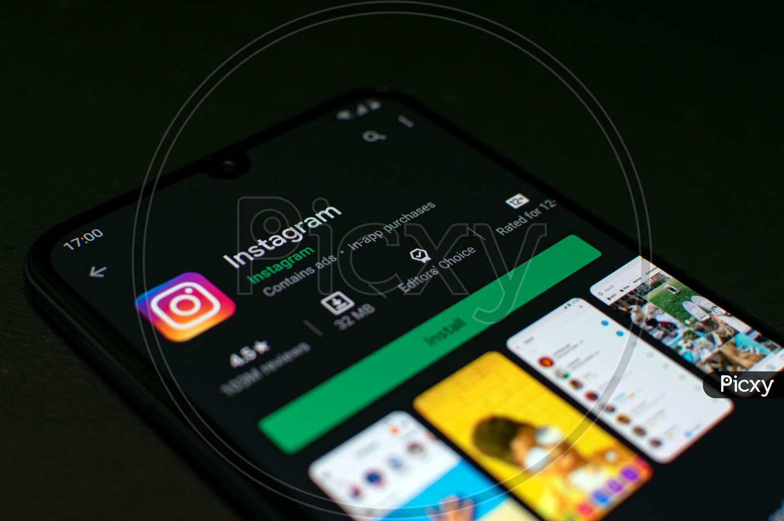 Instagram application on Smartphone screen. This Social Network app is a freeware in Android Playstore developed by Instagram