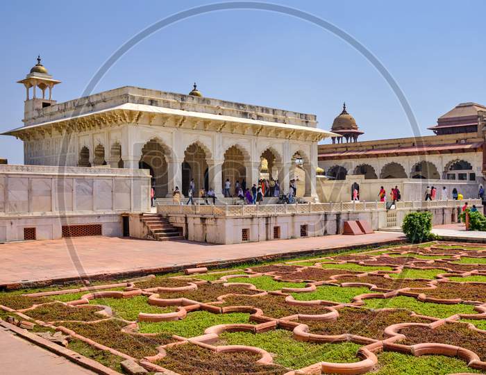 Anguri Bagh Garden And Diwan-I-Khas (Hall Of Private Audiences) Pavilion In Agra Fort