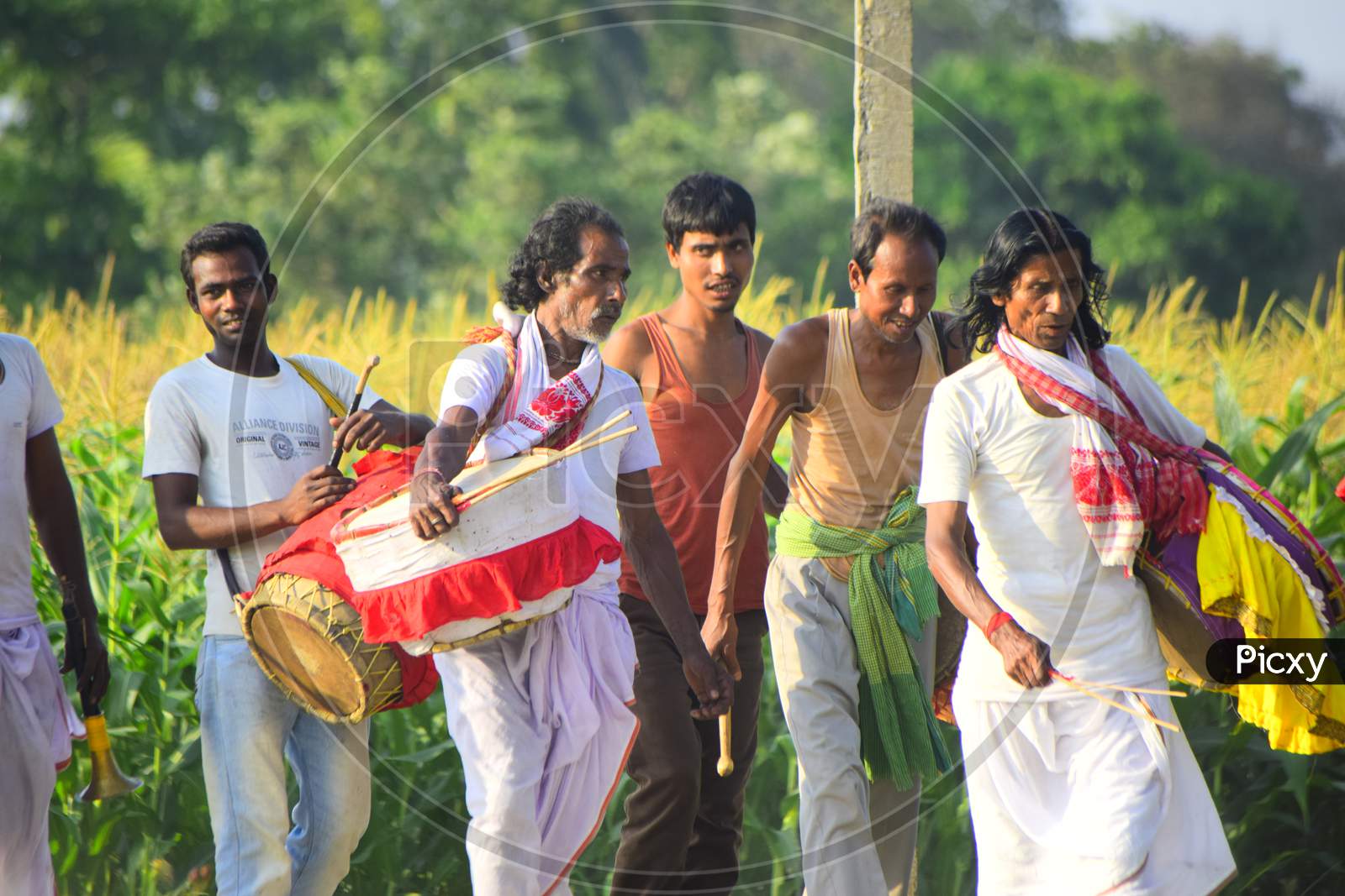 dholi,indian dholi,people walk with dhol, drump man in indian marriage