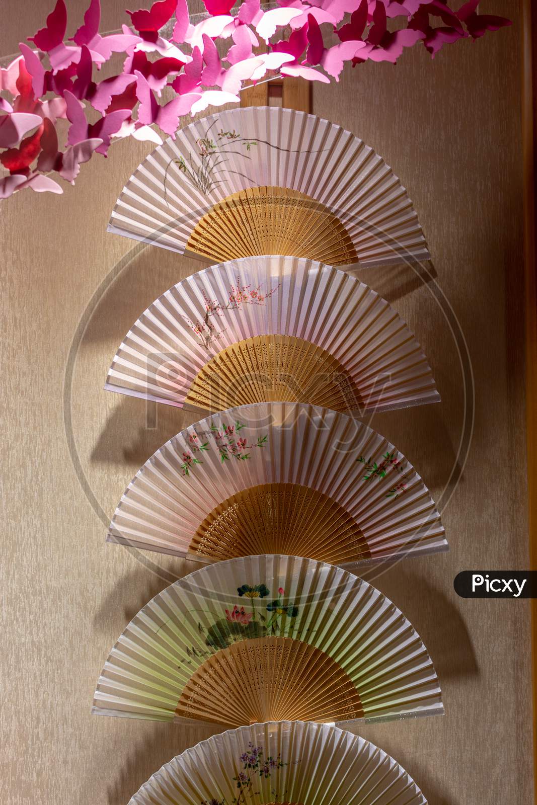 Traditional Chinese Paper And Bamboo Folding Hand Fans