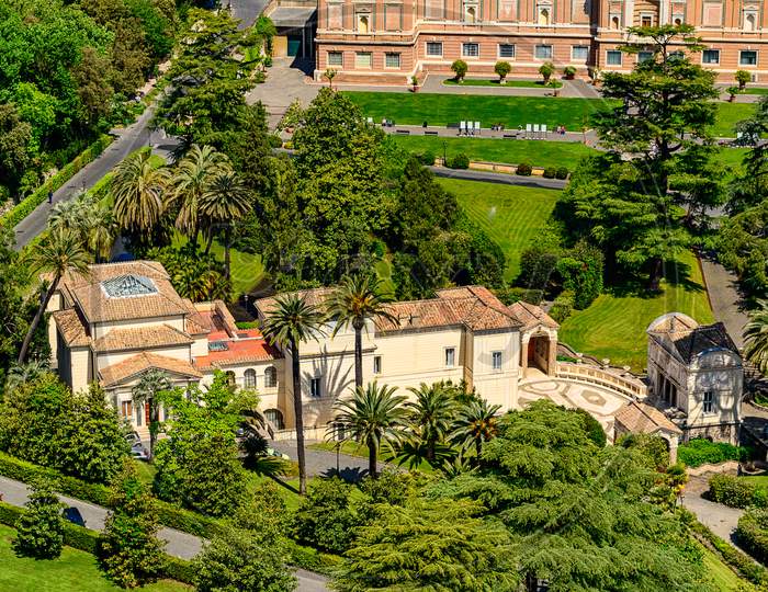 Luxurious Villa And Gardens In Rome, Italy