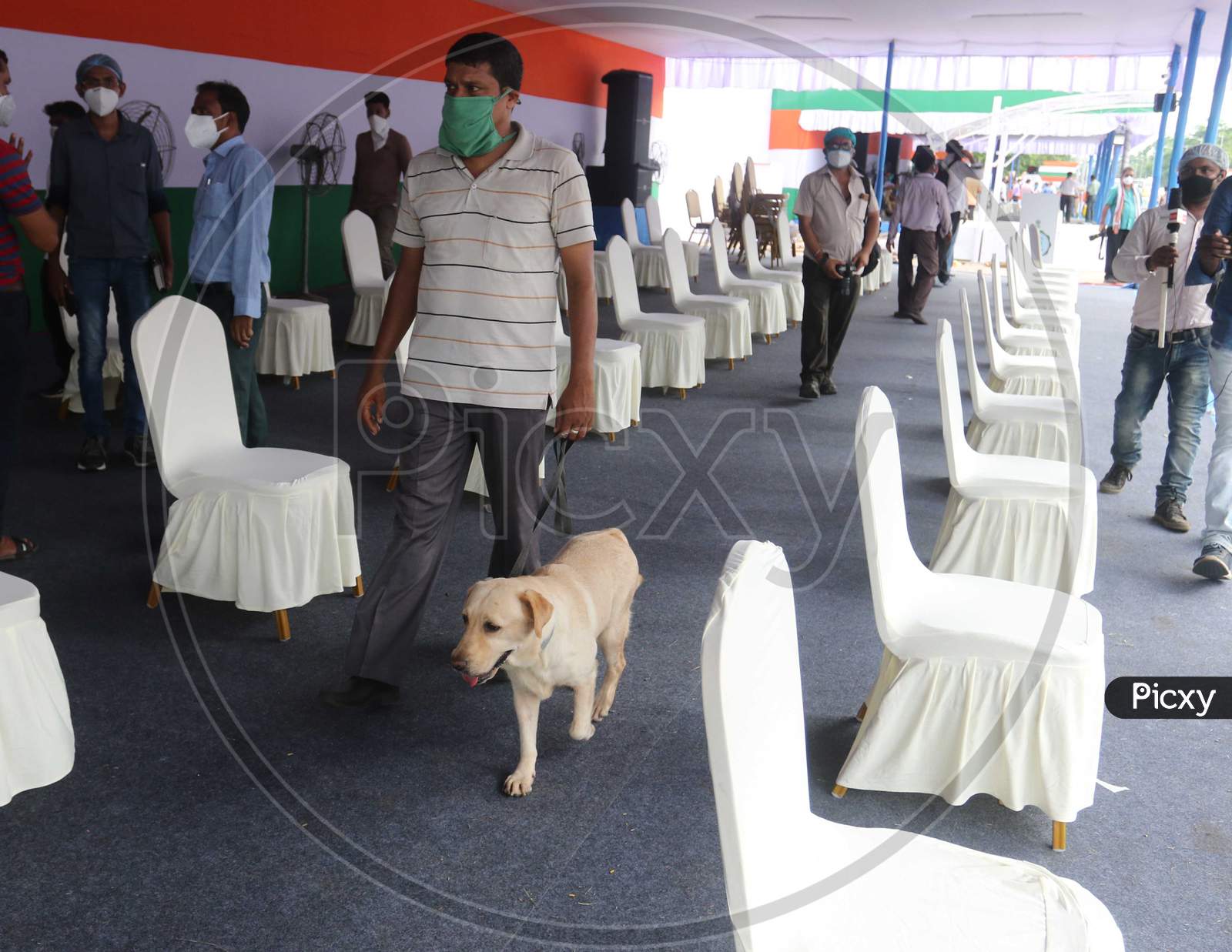 Security persons check the main stage with sniffer dogs ahead of Independence Day celebrations at Indira Gandhi Sarani in Kolkata on August 14, 2020.