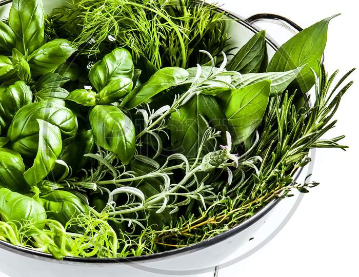 fresh green beans in a bowl