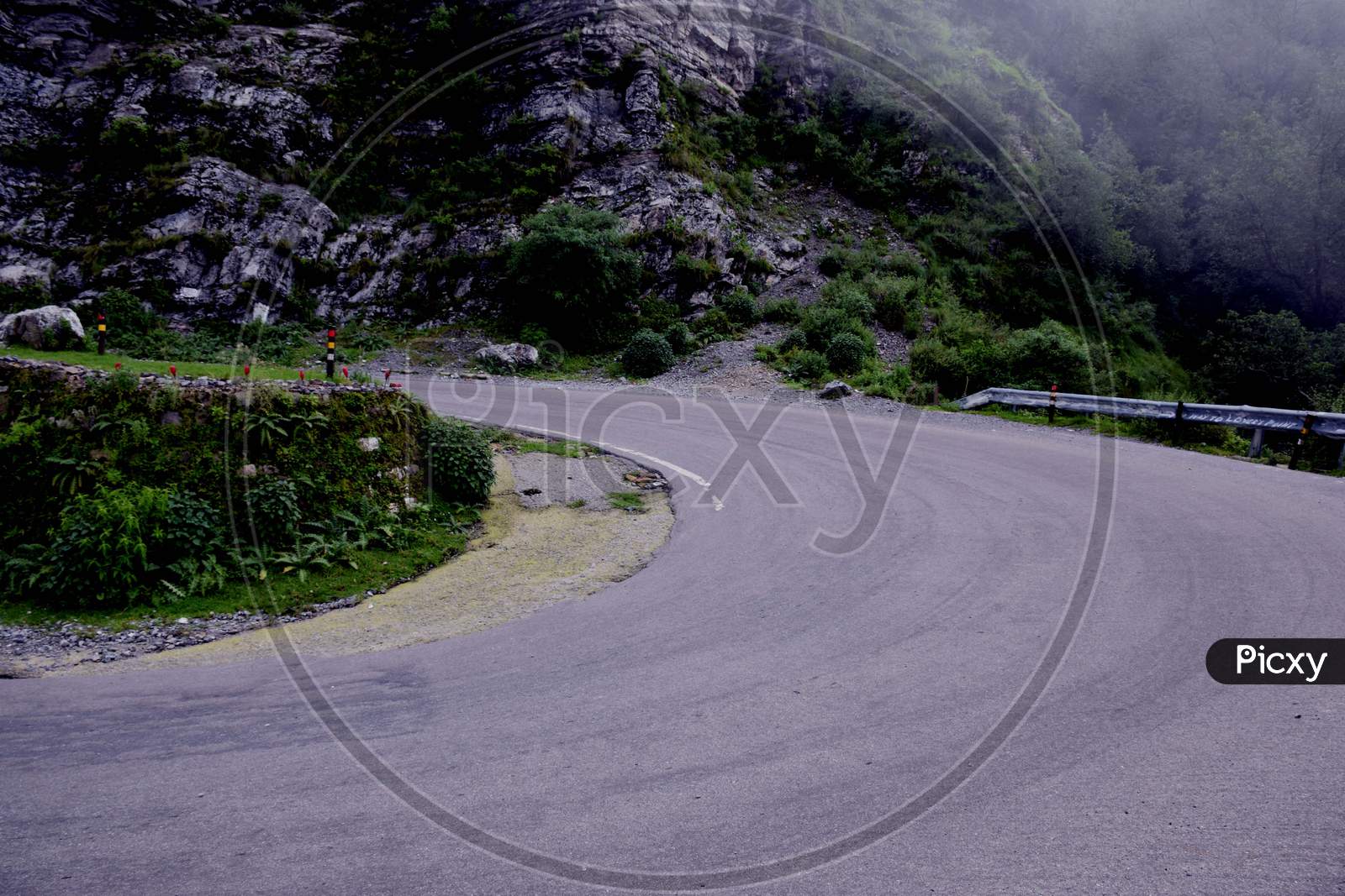 Beautiful Picture Of Road In Nainital