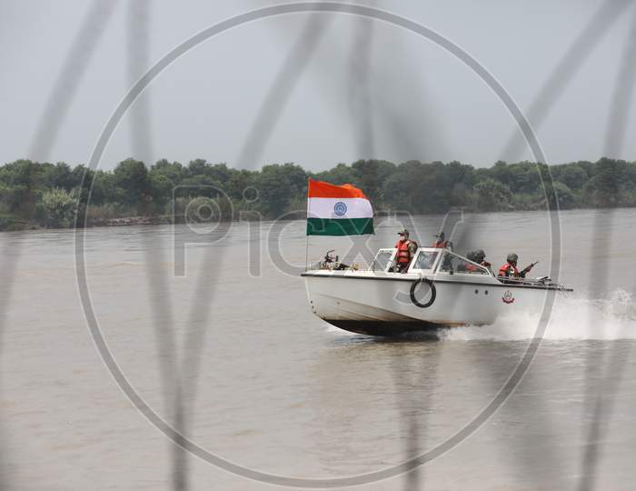 Border Security Force (BSF) soldiers patrol on a boat in river Chenab at Pargwal area along the India-Pakistan border in Akhnoor ahead of Independence day, about 55km from Jammu on August 12 ,2020.