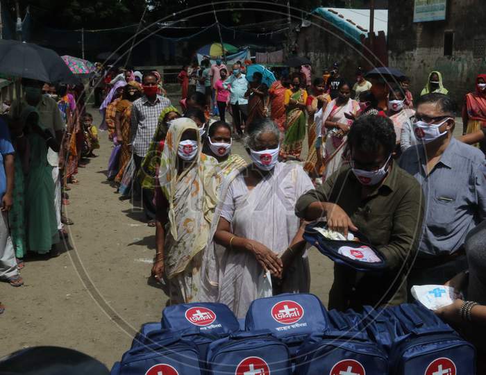 The NGO distributes medicines and essentials to the slum dwellers on the occasion of Independence Day on August 15, 2020 in Kolkata
