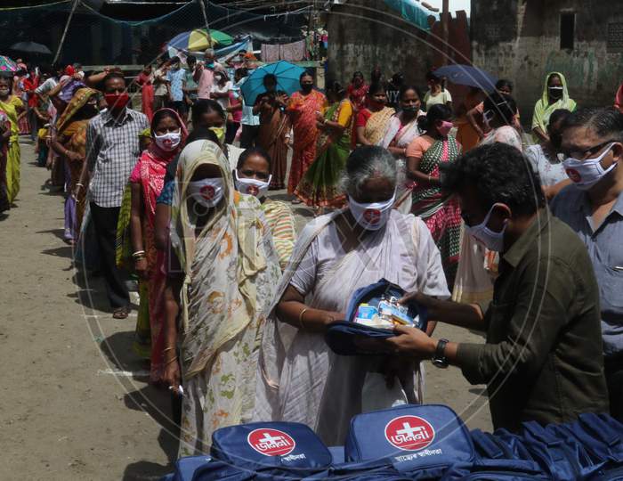 An NGO distributes medicines and essentials to the slum dwellers on the occasion of Independence Day on August 15, 2020 in Kolkata