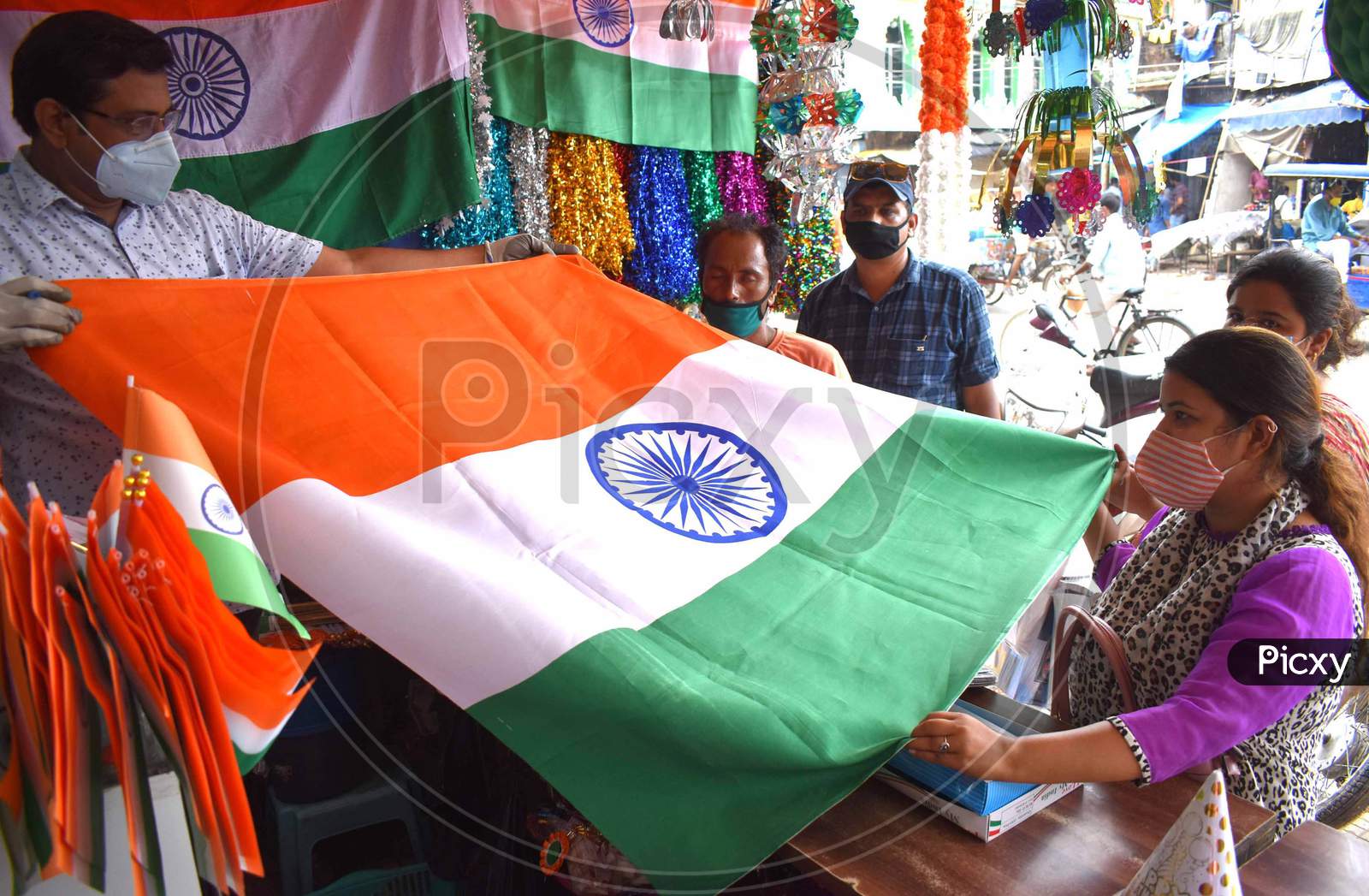 People purchasing tri colored national flags ahead of Independence day celebrations in Prayagraj, August 14, 2020.