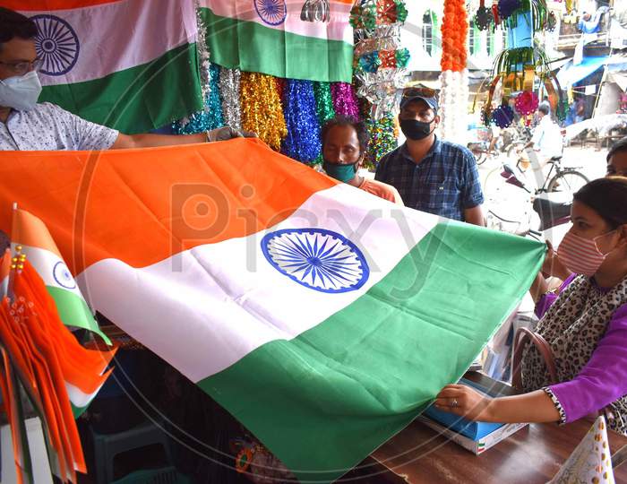 People purchasing tri colored national flags ahead of Independence day celebrations in Prayagraj, August 14, 2020.