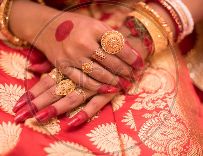 Displaying Of Gold Jewellery In Marriage.