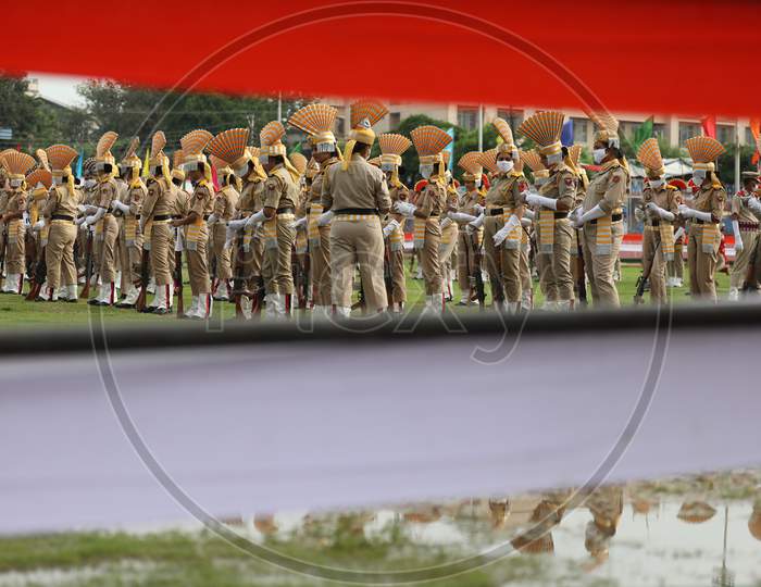 Jammu & Kashmir Police wears face masks during Independence Day parade in Jammu, on August 15 ,2020