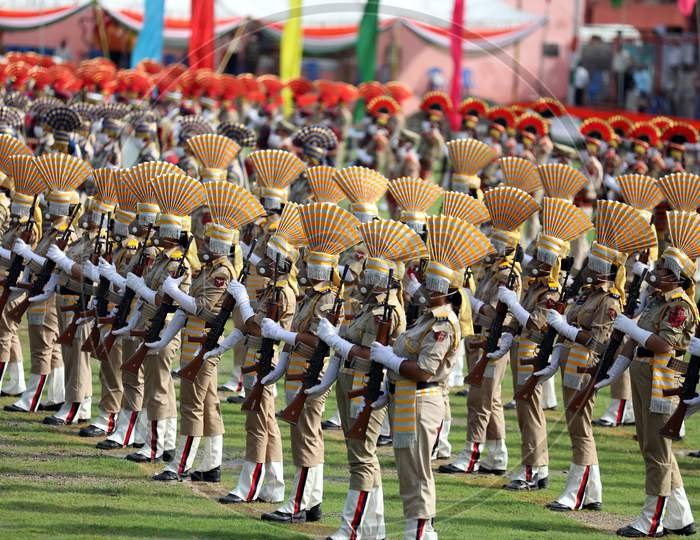 Jammu & Kashmir Police wears face masks during Independence Day parade in Jammu, on August 15 ,2020.