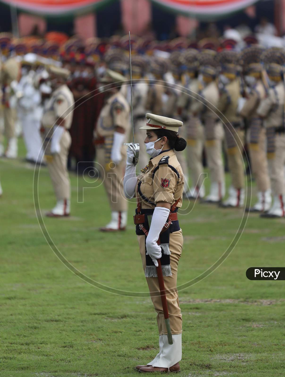 Jammu & Kashmir Police wears face masks during Independence Day parade in Jammu, on August 15 ,2020