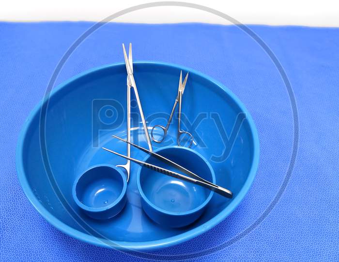 Surgical Instruments With Surgical Bowl