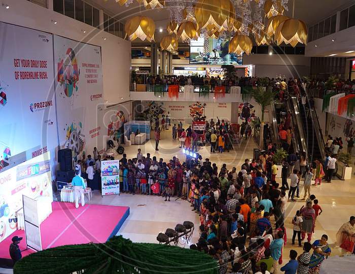 Shopping crowed at mall