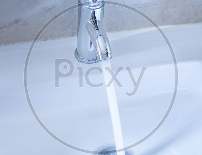 tap with running water, fight against water waste, environmental issues