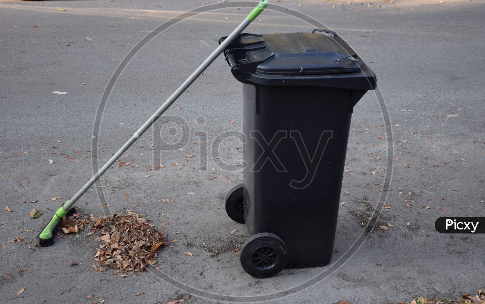 Garbage Trash Rubbish Can Dustbin On Wheel