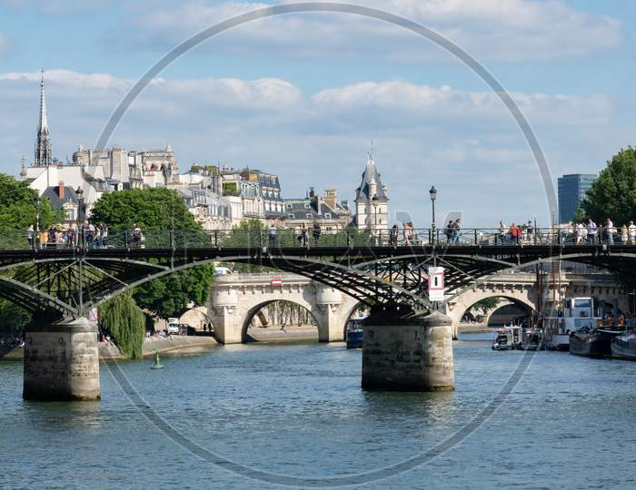 Beautiful View To Pont Des Arts, Tribunal Judiciaire And University Tour Zamansky. Paris - France, 31. May 2019