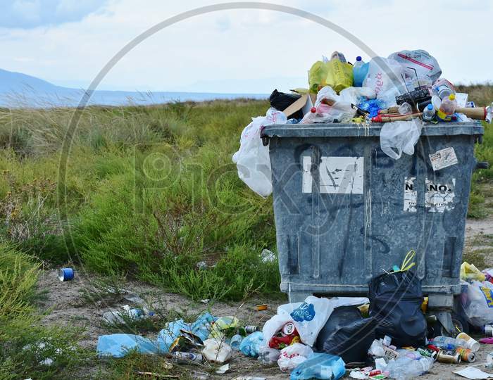 Garbage Trash Rubbish Can Dustbin On Wheel