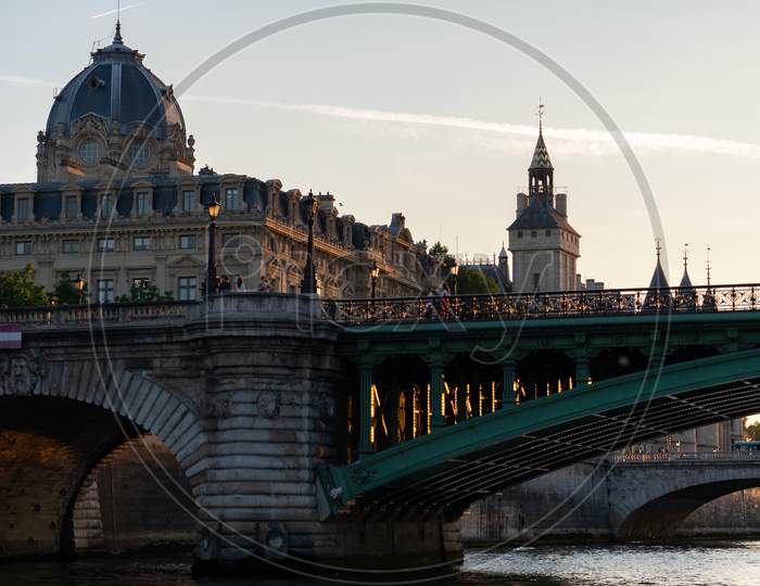 Pont Notre-Dame With View To Registry Of The Paris Commercial Court And The Conciergerie On A Seine River. Paris - France, 31. May 2019.
