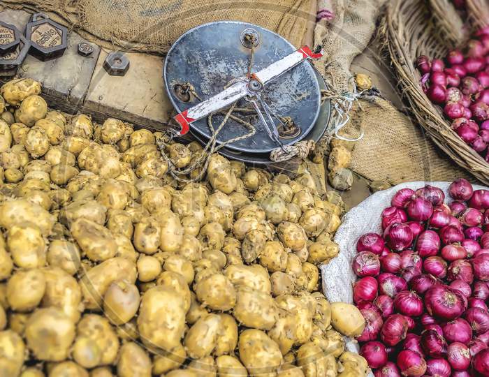 Flesh onions and potatoes for sale in an Indian street market.