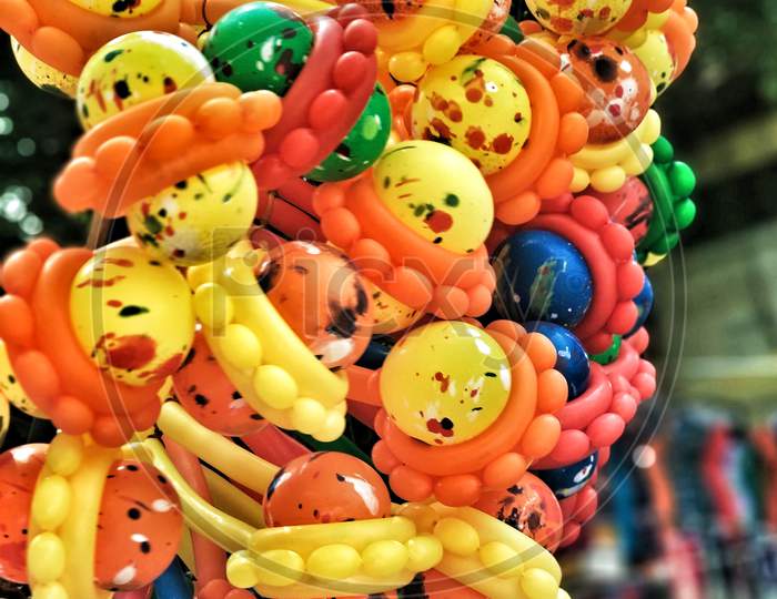 Crowded Balloons
