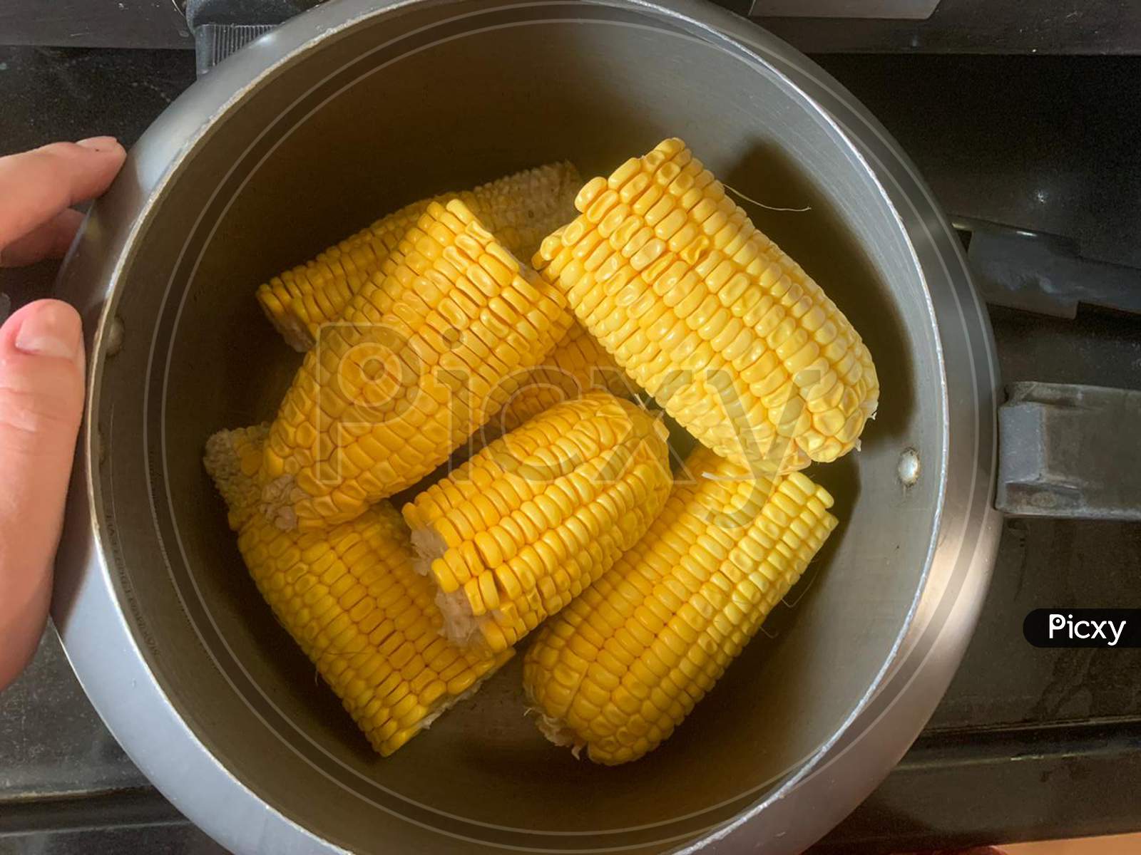 Corn in a pressure cooker