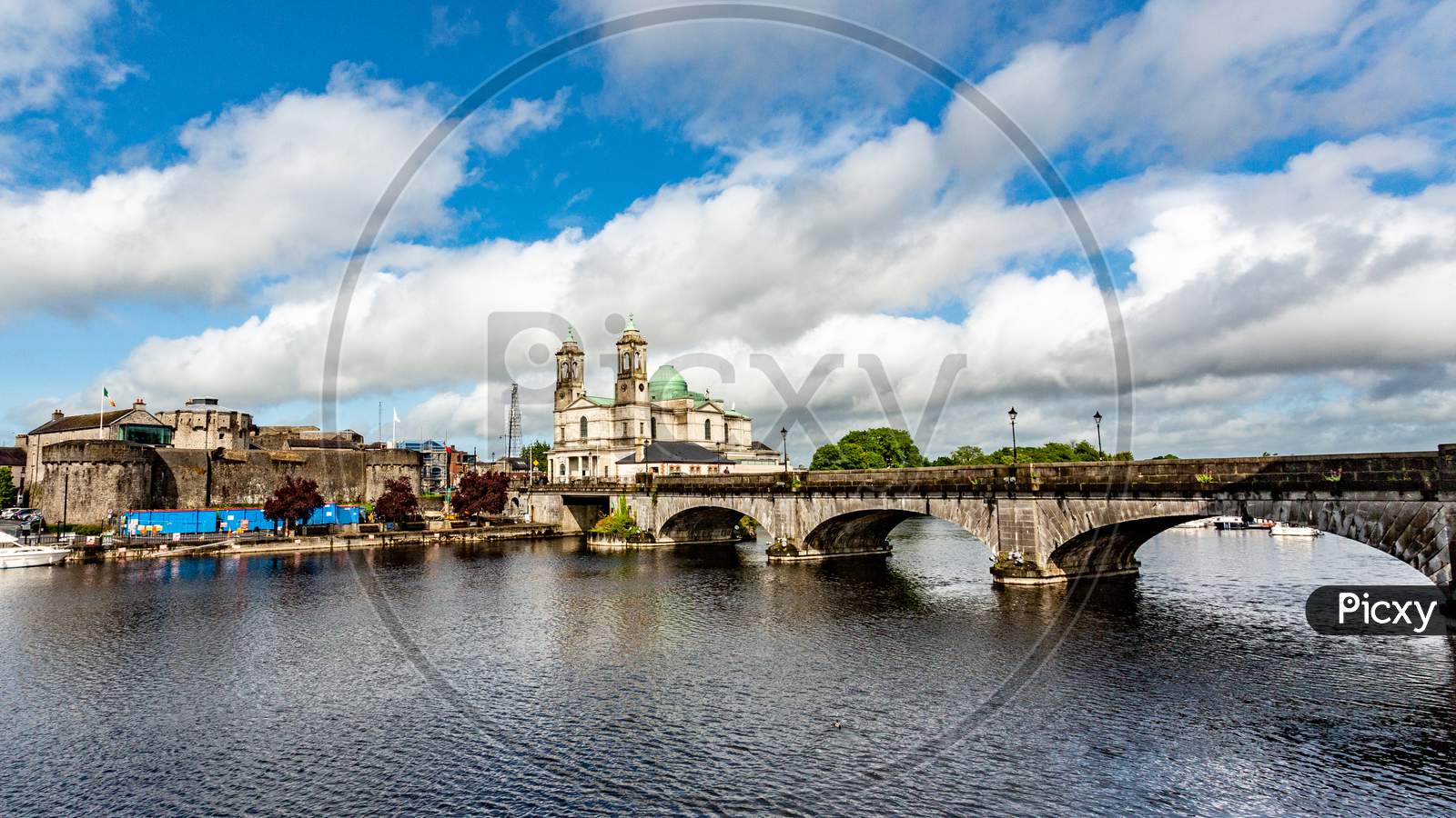Beautiful View Of The River Shannon, The Bridge, The Parish Church Of Ss. Peter And Paul And The Castle In The Village Of Athlone, Wonderful Day In The County Of Westmeath, Ireland