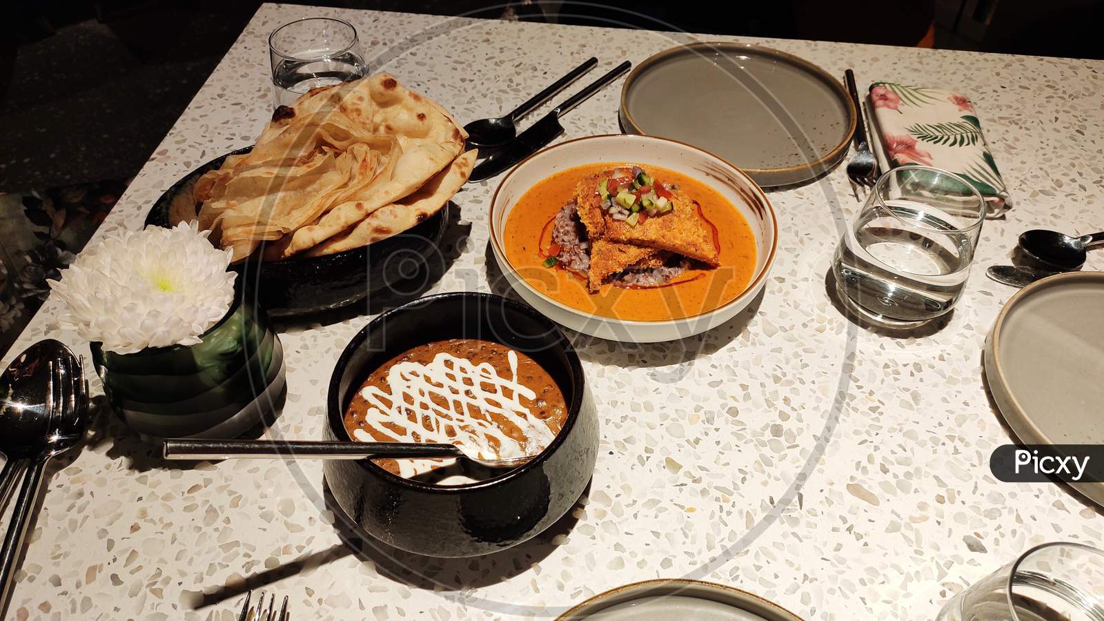 Dal Makhni and Shahi Panner served with naan.