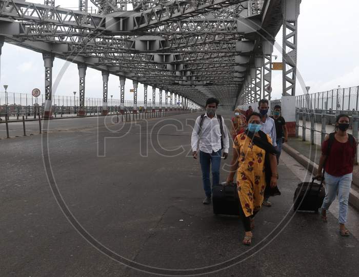 Bus passengers are Crosses the Howrah bridge on foot That Wears A Deserted Look Amid The Complete Bi Weekly Lockdown Imposed By The Government To Curb Coronavirus Spread In Kolkata On August 20 2020