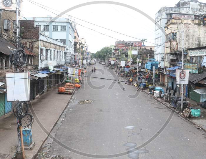 Kole merket ,wears a deserted look at  sealdha area during the complete biweekly lockdown to curd covid -19 spread in Kolkata on August 20, 2020