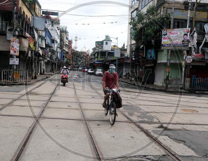 Chitpur Mg Road crossing  wears a deserted look at barabazar area during the complete biweekly lockdown to curd covid -19 spread in Kolkata , on  August 20, 2020