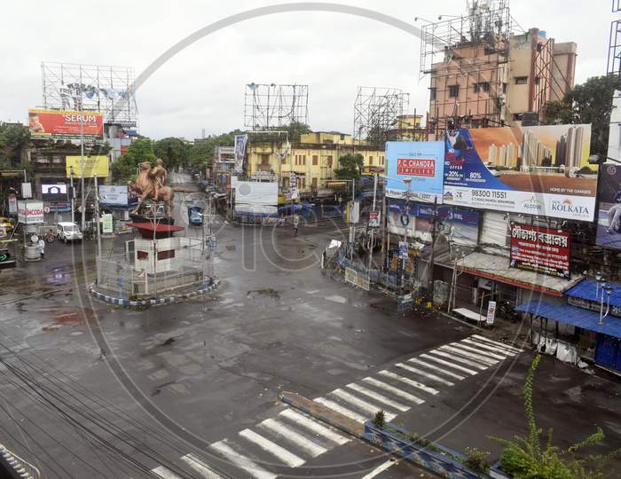 shyambazar 5 point crossing,wears a deserted look at North Kolkata area during the complete biweekly lockdown to curd covid -19 spread in Kolkata on August 20, 2020