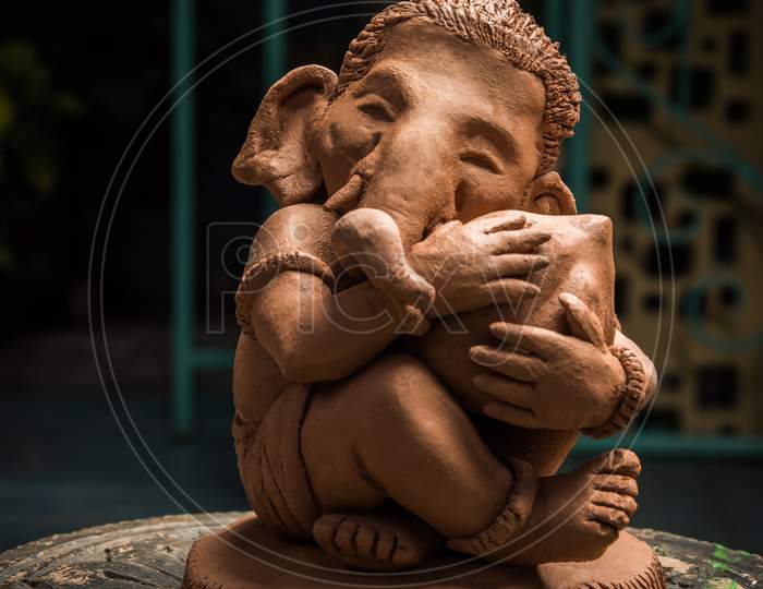 Homemade Lord Ganesha Idol Or Ganapati Bappa Murti Using Dissolvable Clay