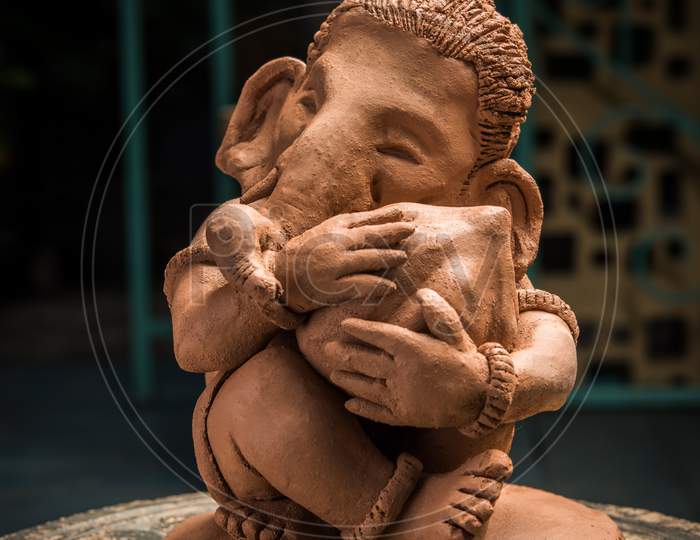 Homemade Lord Ganesha Idol Or Ganapati Bappa Murti Using Dissolvable Clay