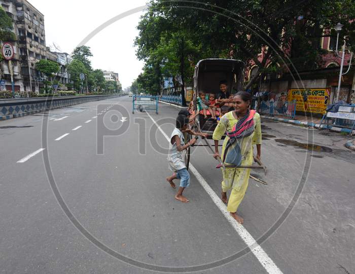 Chittaranjan Avenue Wears A Deserted Look At Central Kolkata Area During The Complete Biweekly Lockdown To Curb Covid 19 Spread In Kolkata On August 21 2020