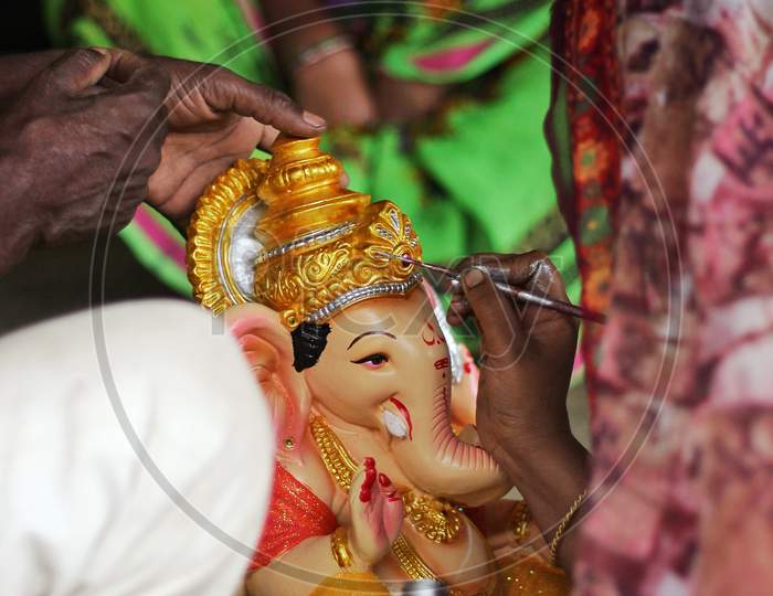 Women Coloring Idols Of Lord Ganesha