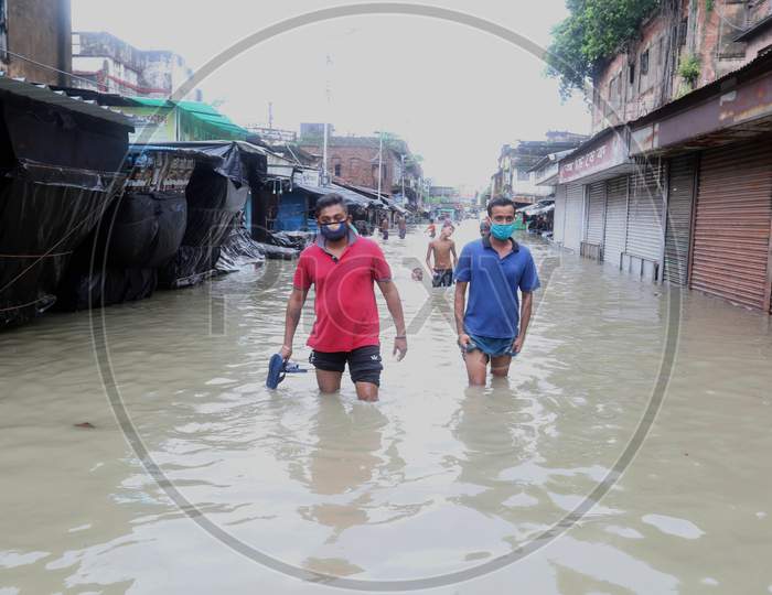 Water logged area Klighat temple due to high in ganga river During The Complete Biweekly Lockdown To Curd Covid 19 Spread In Kolkata On August 21 2020