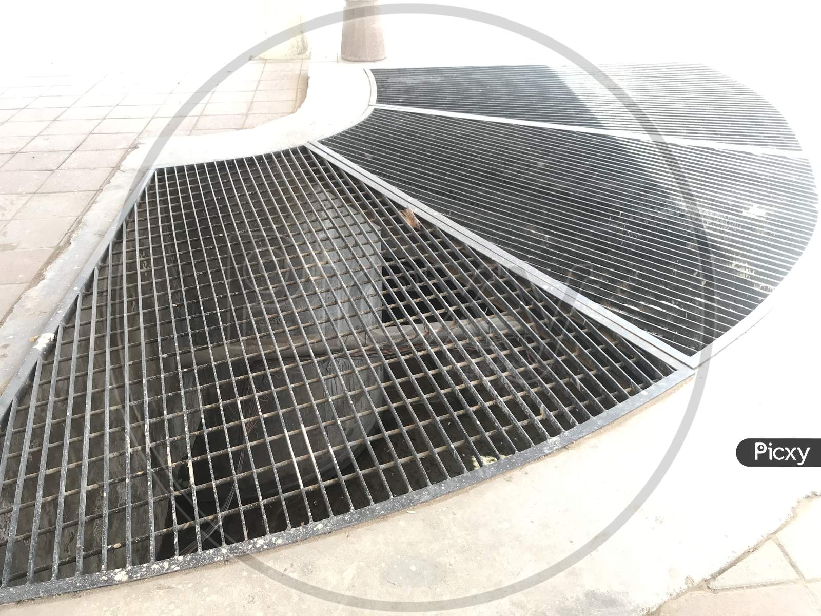 Semi Circle Shaped Manhole Cover For Public Drainage Pit And Made Of Galvanized Iron Materials