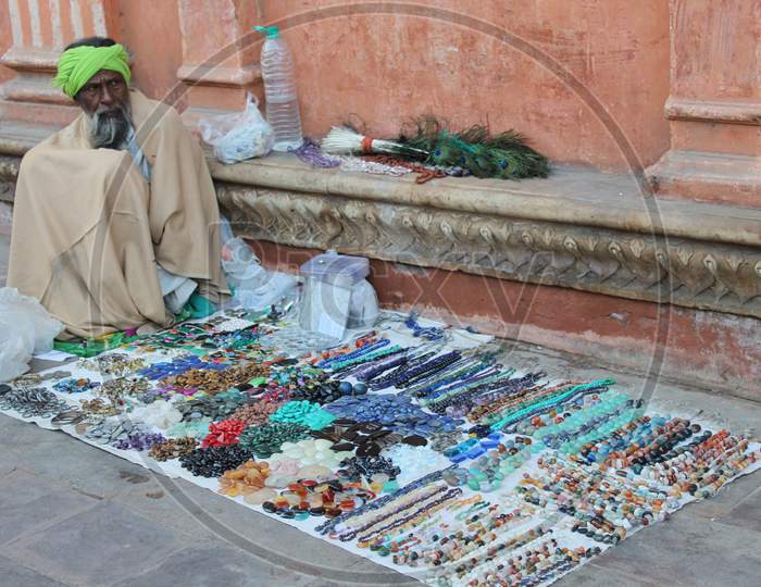 The poor man's roadside jewelry shop
