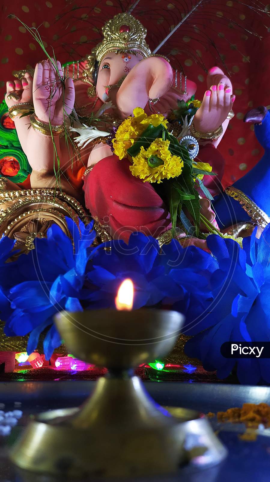 Ganesha Idol with Diya