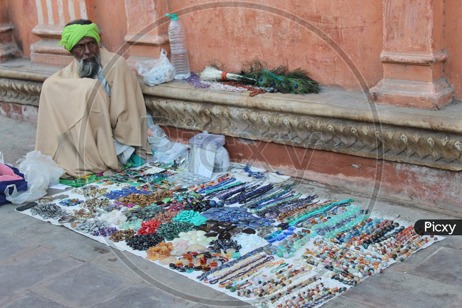 The poor man's roadside jewelry shop