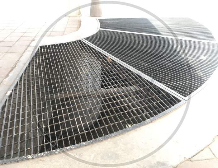 Semi Circle Shaped Manhole Cover For Public Drainage Pit And Made Of Galvanized Iron Materials
