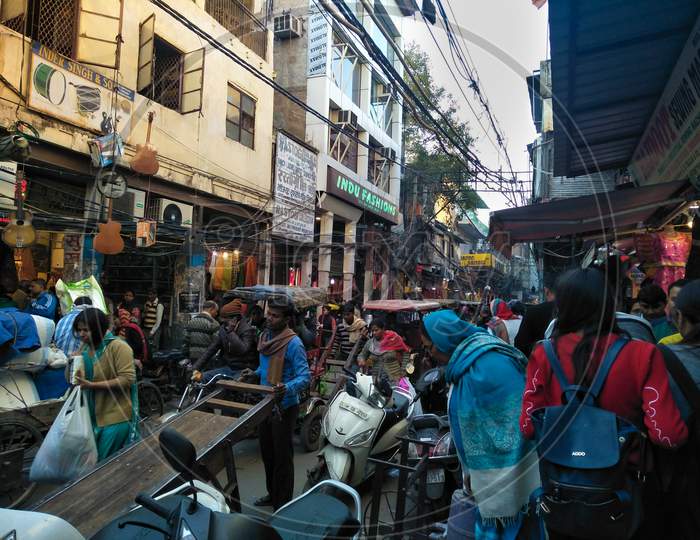 Crowded streets of Chandni chowk