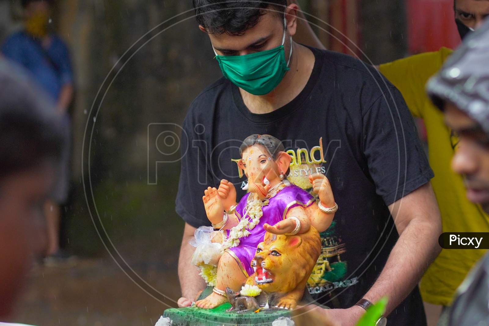 Ganesh idol immersion in covid 19 pandemic restrictions. Ganpati Visarjan In Man Made pond People With Mask