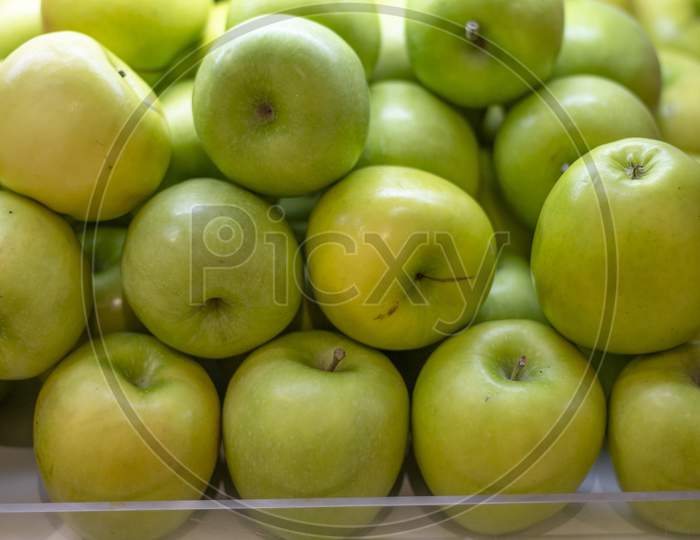 Green apples in wholesale market
