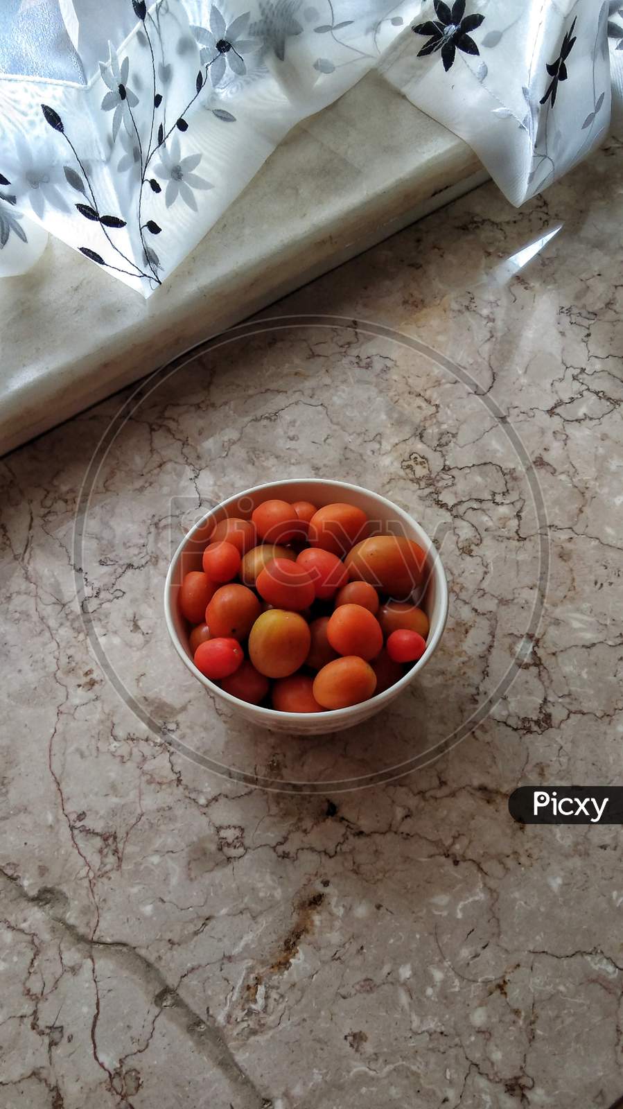 Cherry tomatoes in the bowl