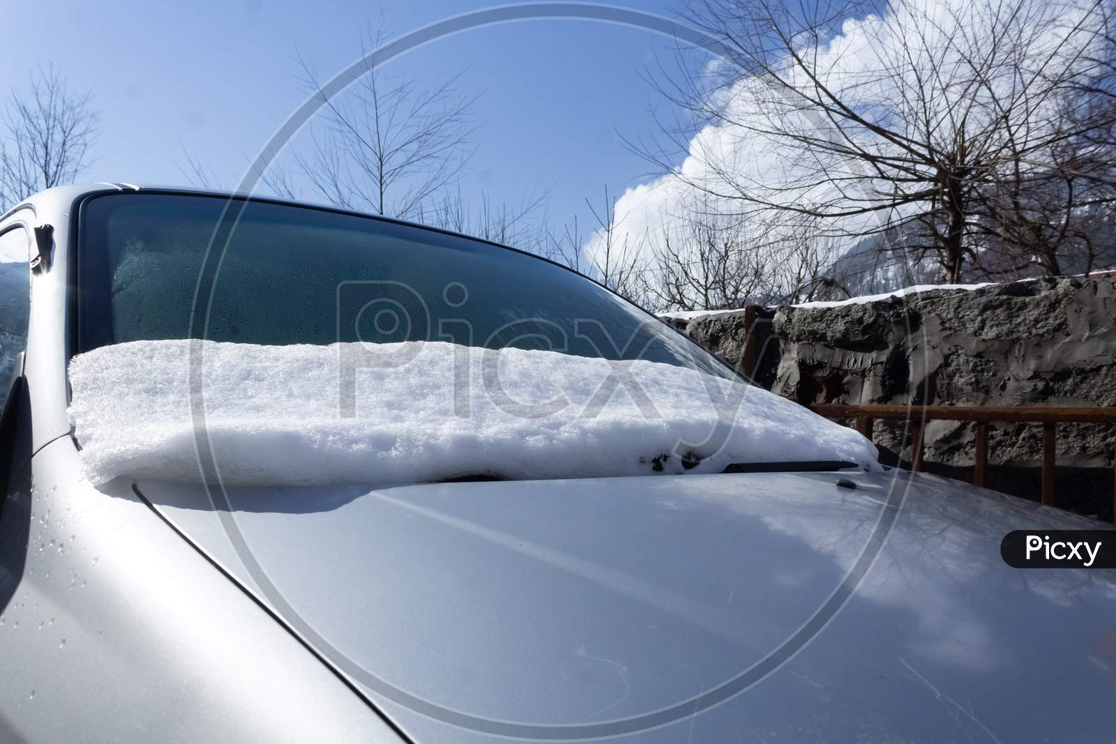 Snow covered car in Himachal Pradesh