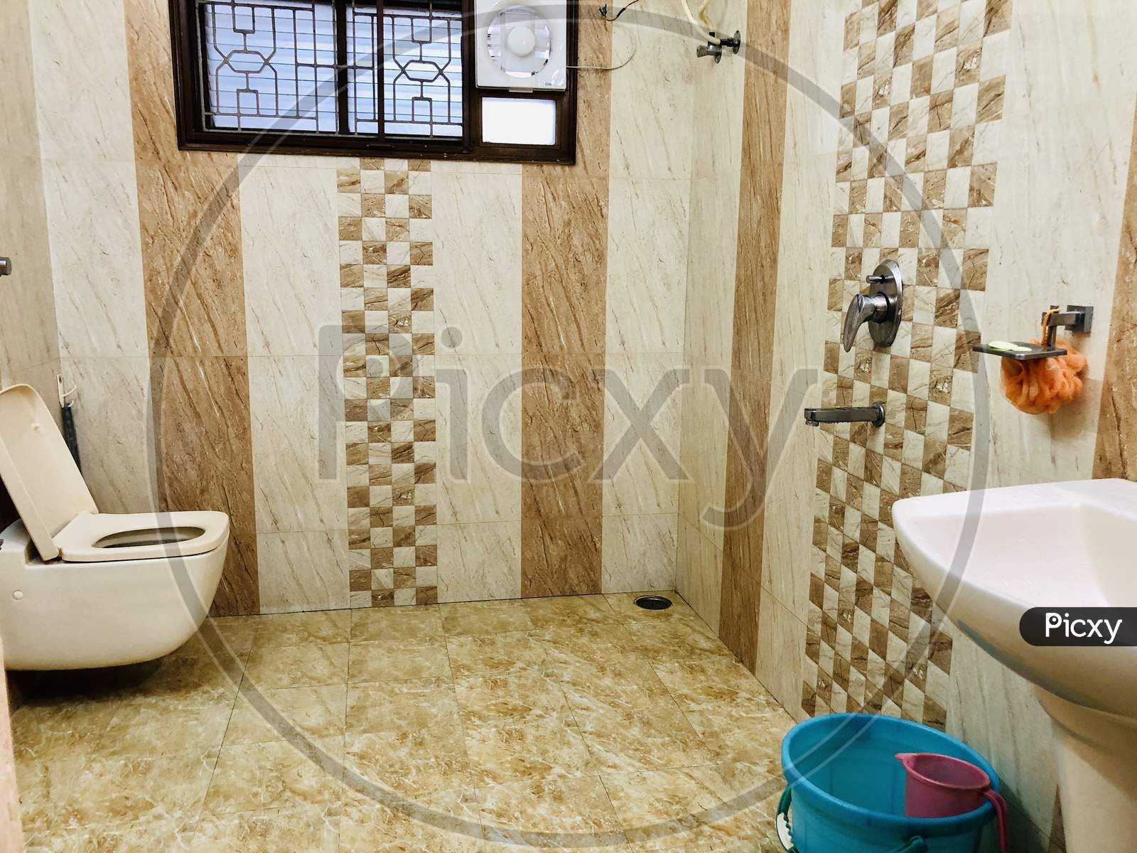 Simple modern classic bathroom interior design