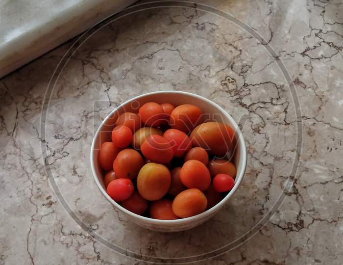 Cherry tomatoes in the bowl